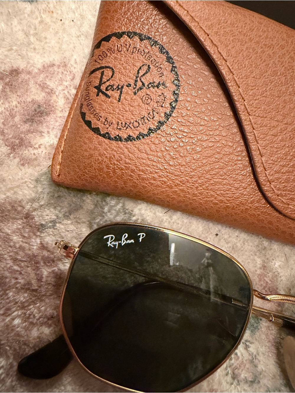 New in Box Polarized Hexagonal Gold Ray Bans - Picture 4 of 8